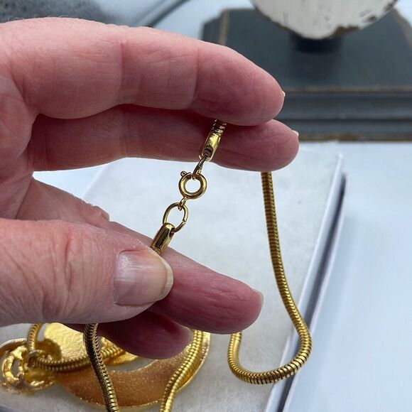 Vintage red enamel door knocker style necklace * - Picture 5 of 9